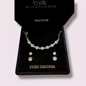 Women’s necklace and earring set